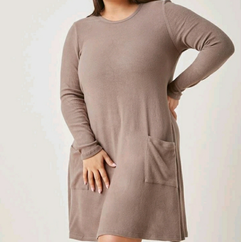 NEW Plus Pocket Dress - Picture 2 of 11